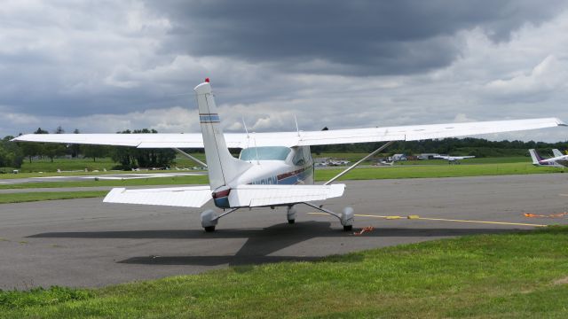 Cessna Skylane (N1910M)