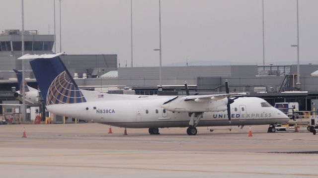 de Havilland Dash 8-300 (N838CA)