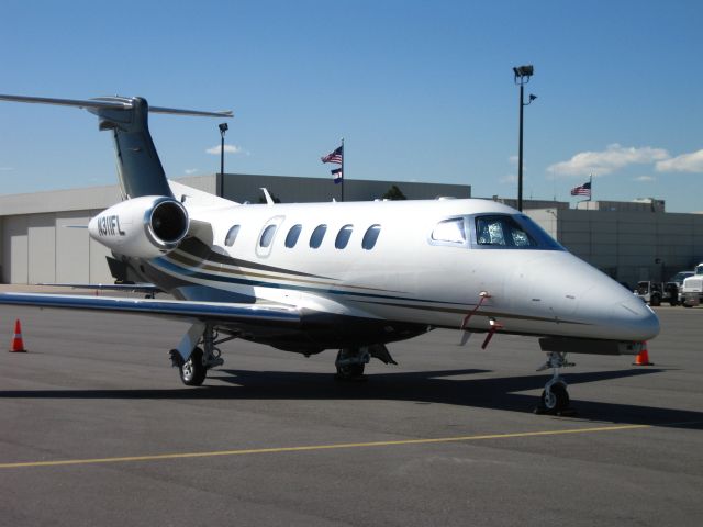 Embraer Phenom 300 (N311FL)