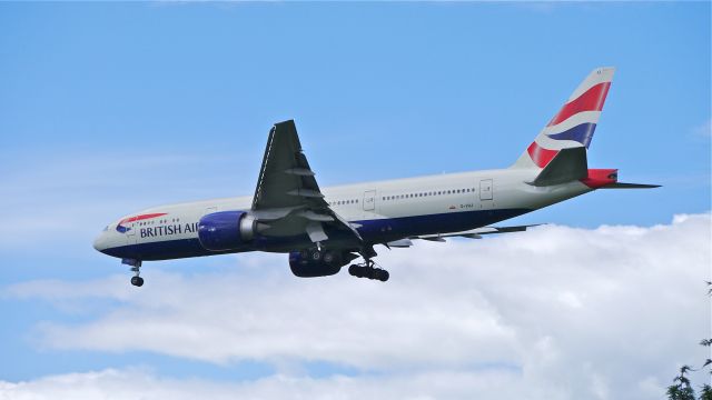 Boeing 777-200 (G-VIIJ) - BAW53 from EGLL / LHR on final to Rwy 16L on 5/10/14. (LN:111 / cn 27492).