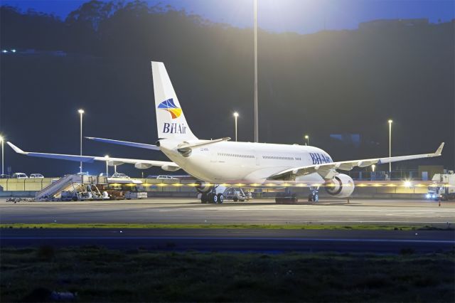 Airbus A330-200 (LZ-AWA)