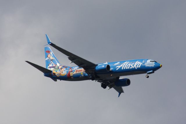 Boeing 737-800 (N537AS) - Alaska B738 in special 'Disney Pixar Pier' on approach to Boston Logan's runway 15R on 8/6/20. 