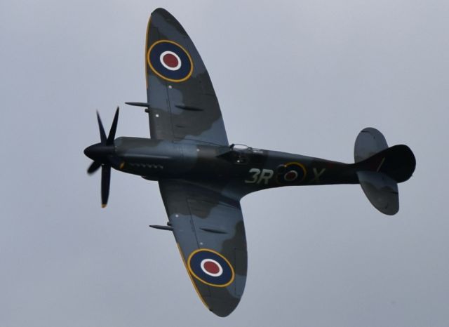 SUPERMARINE Spitfire (NGT927) - en 2023 le plaisir de voir voler une icône de l'aviation le Spitfire 