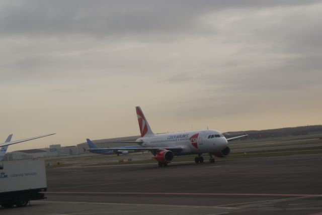 Airbus A319 — - CSA taxi to gate