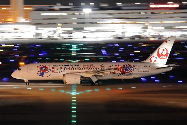 Boeing 787-8 (JA832J)