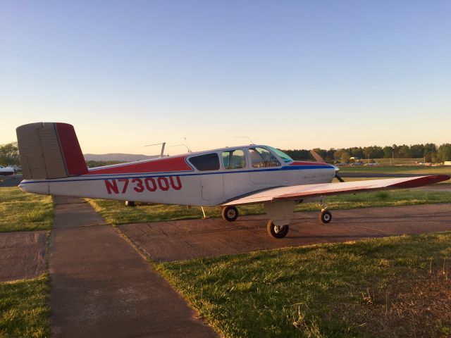 Beechcraft 35 Bonanza (N7300U)