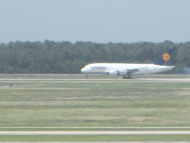 Airbus A380-800 (D-AIMC)