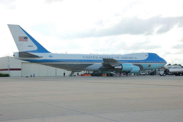 Boeing 747-200 (92-8000)