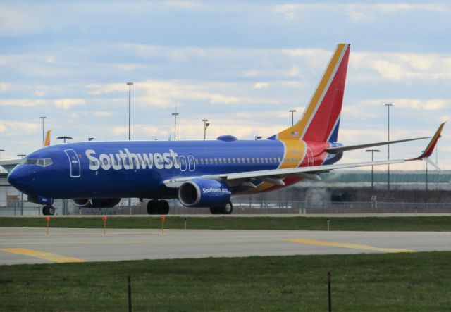 Boeing 737-800 (N8512U) - Beautiful view of N8512U lining up on runway 32 at KBUF. Please select "FULL" for HD quality!!