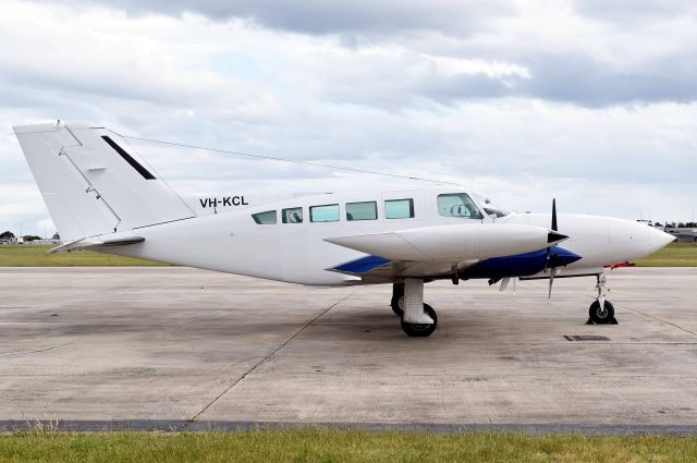 Cessna 402 (VH-KCL)