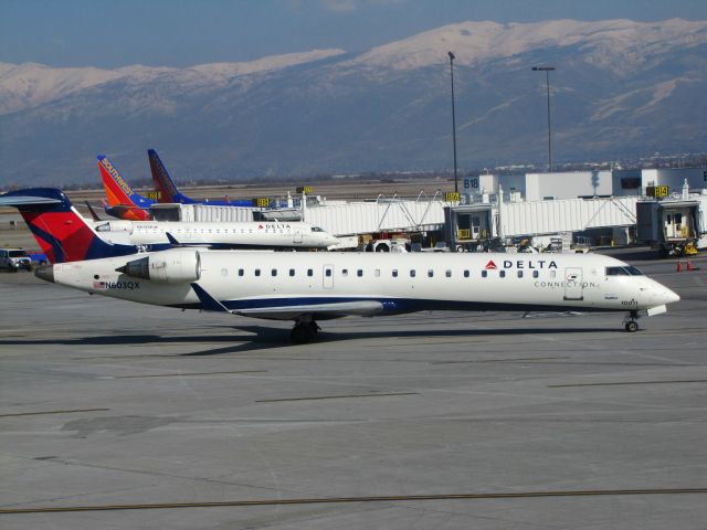 Canadair Regional Jet CRJ-700 (N603QX)