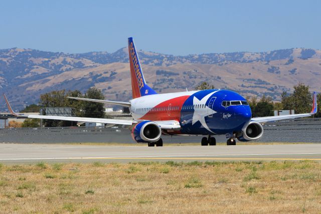 BOEING 737-300 (N352SW)