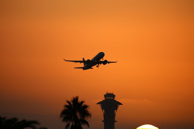Airbus A321 (N358DN)