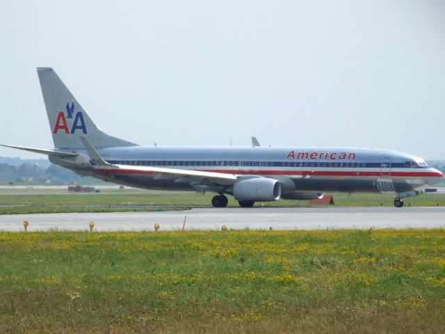 Boeing 737-800 (N81QNN)
