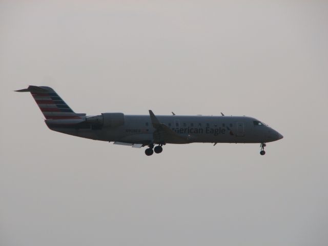 Canadair Regional Jet CRJ-200 (N909EV) - American Eagle flight 2618 arriving from Texarkana, AR