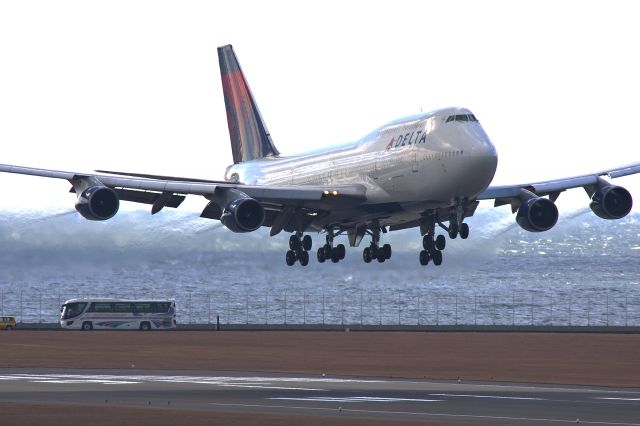 Boeing 747-400 (N669US)