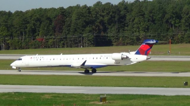 Canadair Regional Jet CRJ-900 (N933XJ)