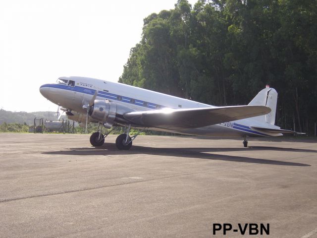 Douglas DC-3 (PP-VBN) - Aeroporto de Garibaldi