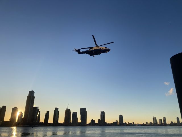 Sikorsky Helibus (N314RG) - Early morning landing at the East Side Heliport, NYC