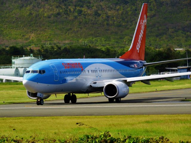 Boeing 737-800 (C-FAWC)