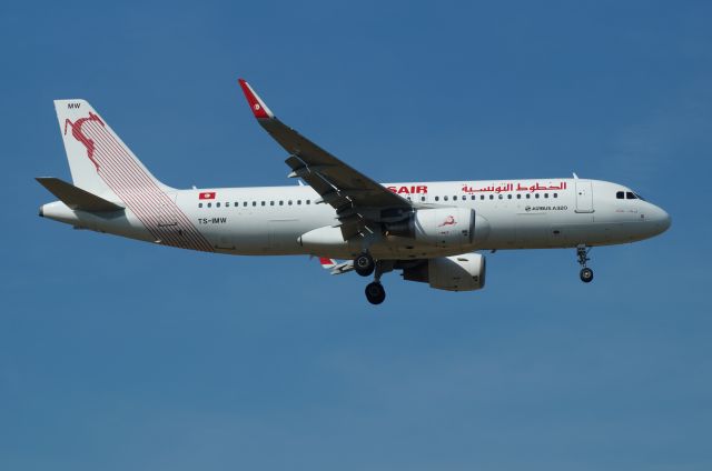 Airbus A320 (TS-IMW)