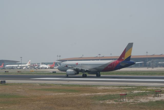 HL7737 — - Asiana Airlines A320-232 cn2397