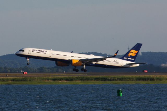 BOEING 757-300 (TF-FIX) - Icelandair B753 departing BOS for IAD on 6/23/22 after diverting the previous day due to weather.