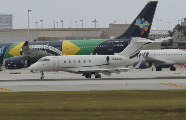 Bombardier Challenger 300 (N801EL)