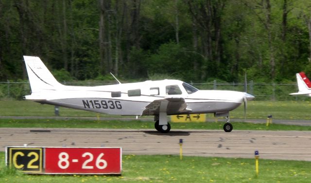 Piper Saratoga (N1593G) - Take off RW08.