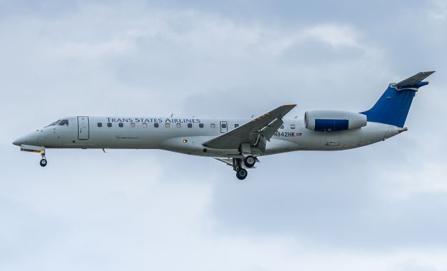 Embraer ERJ-145 (N842HK)