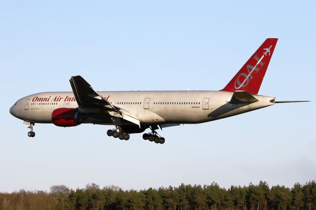 Boeing 777-200 (N819AX)