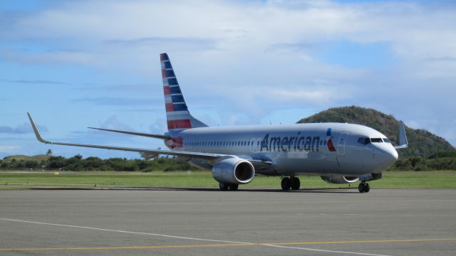 Boeing 737-800 (N808NN)