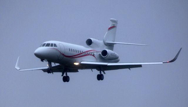 Dassault Falcon 900 (N993AM) - On final is this 2012 Dassault Falcon 900EX photographed in a light drizzle in the Autumn of 2019.