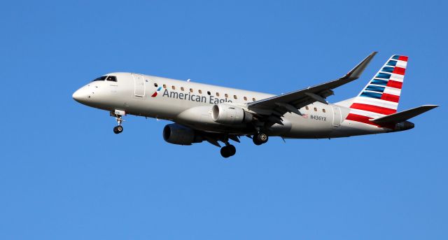 Embraer 175 (N436YX) - On final is this 2014 American Airlines Eagle Embraer 175LR in the Autumn of 2020.