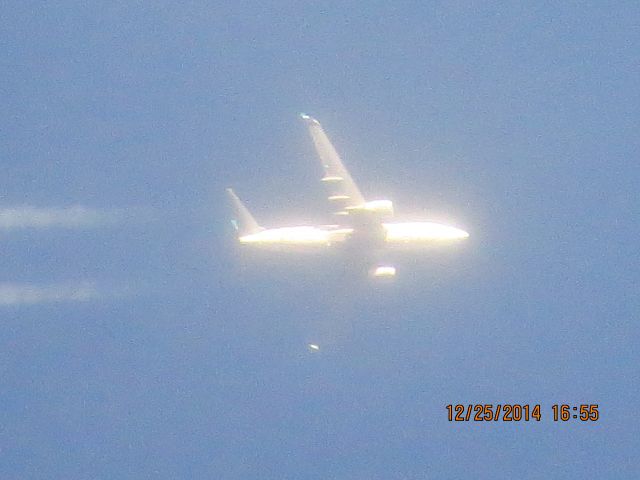 Boeing 737-700 (C-FWSK) - WestJet flight 2414 from YQR to CUN over Baxter Springs Kansas (78KS) at 37,000 feet.