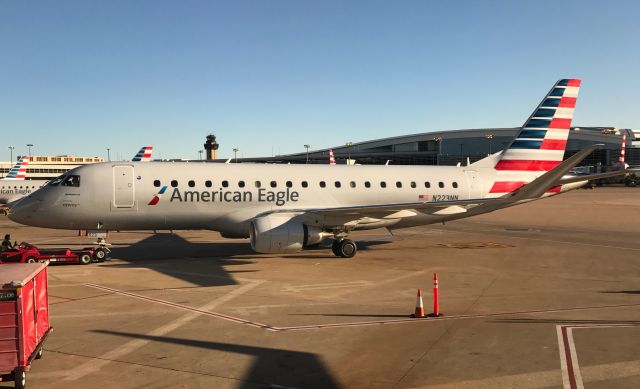 Embraer 175 (N223NN)