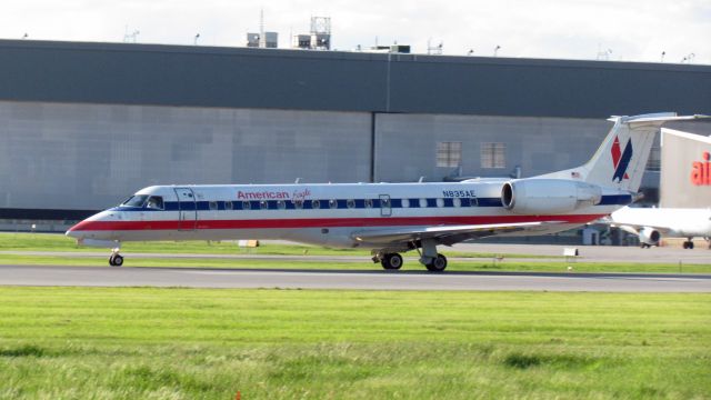 Embraer ERJ-135 (N835AE)