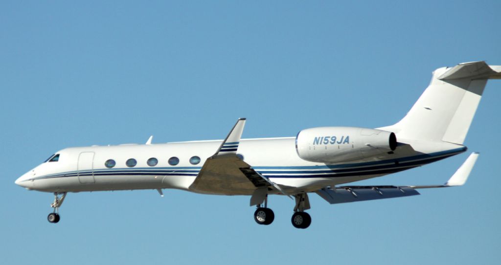 Gulfstream Aerospace Gulfstream V (N159JA) - E-Bay Corporate jet, Landing 31L, 06-24-2012