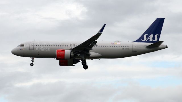 Airbus A320 (SE-ROC)
