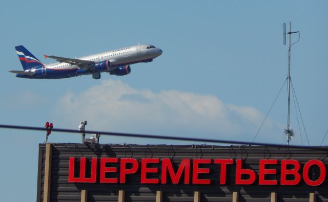 Airbus A320 (RA-73744)