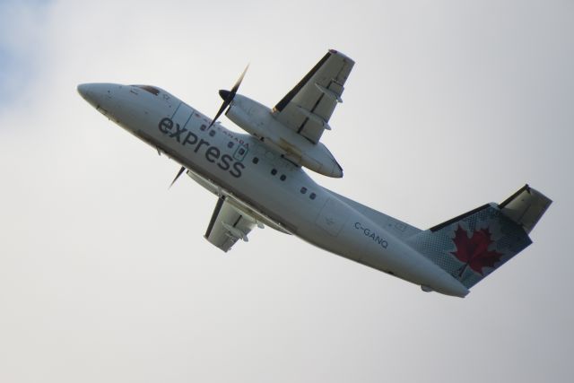 de Havilland Dash 8-100 (C-GANQ) - JZA8010 departs KCLE for CYYZ. br /br /04/05/2016