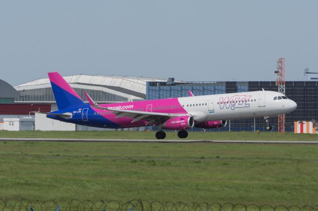 Airbus A321 (HA-LTB) - WAW SPOTTING