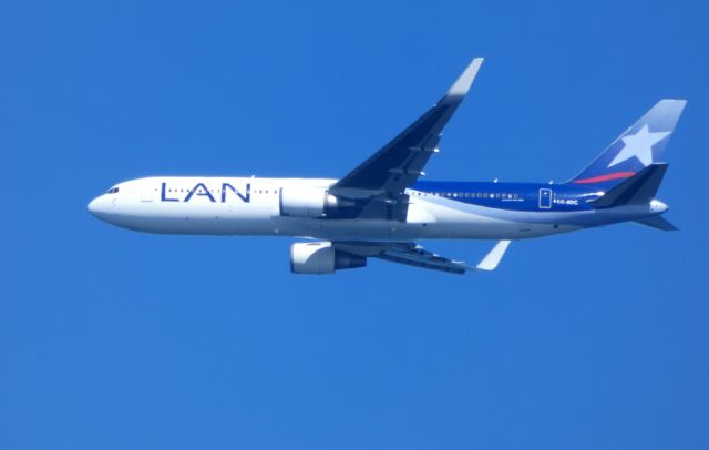 BOEING 767-300 (CC-BDC) - Shown here is a LAN Airlines Boeing 767-300 a few minutes until it lands in the Spring of 2018.  