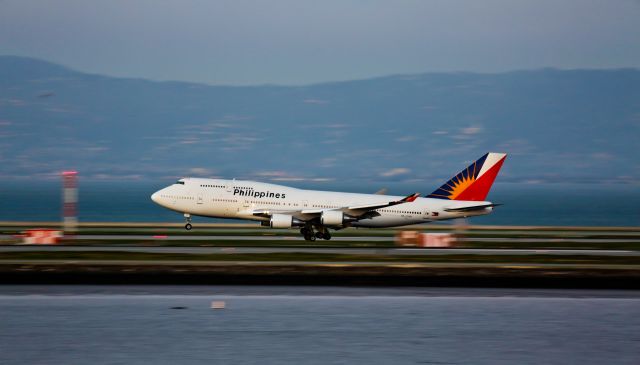 RPC747I — - SFO Landing on 28L