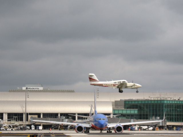 Piper PA-44 Seminole (N442SA) - Landing on RWY 19R