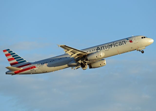 Airbus A321 (N978UW)