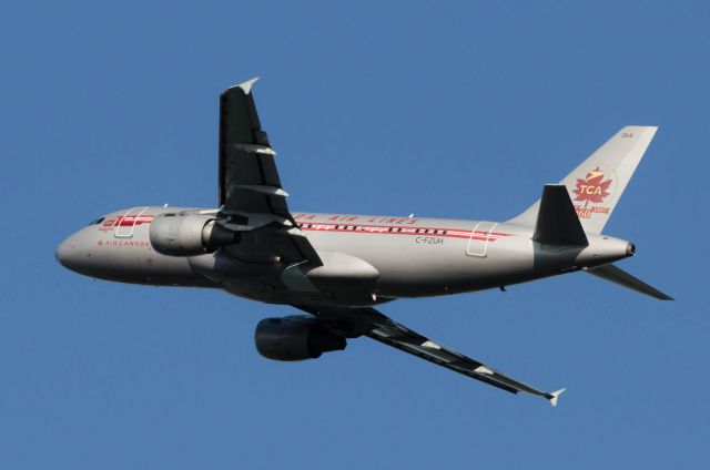 Airbus A319 (C-FZUH) - Air Canada retro A319 C-FZUH