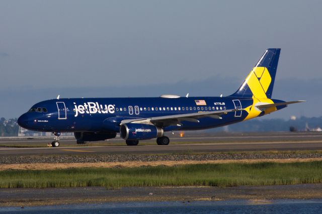 Airbus A320 (N775JB)