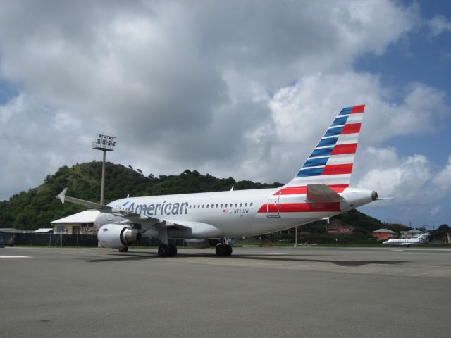 Airbus A321 (N721UW)