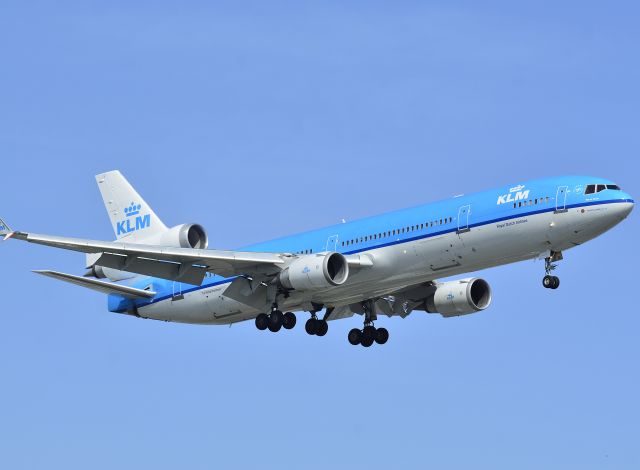 Boeing MD-11 —